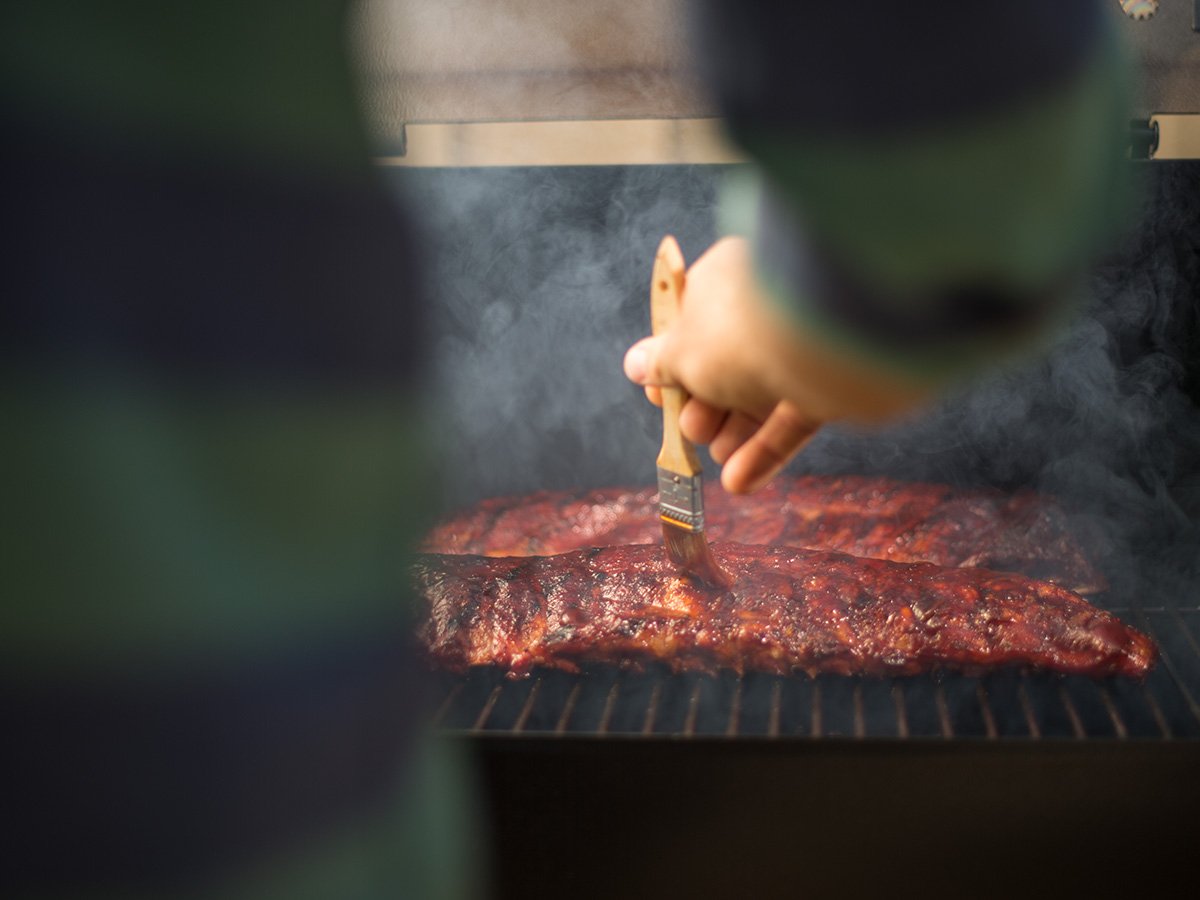 TraegerGrills's tweet photo. Pro Tip: If you love to slather your BBQ in sauce, only do it during the last 15 minutes of cook time- if applied earlier, sauce can scorch. https://t.co/yU8upgd8mJ