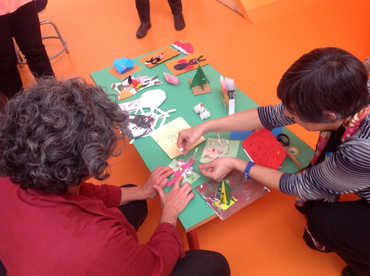 TechnoAngela's tweet image. Wonderfull paper circuit creation today at our workshop for kindergarten teachers.....TONS OF FUN AND CREATIVITY!! @serraalle @ProgrammaBol