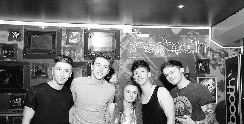 KatieeCarrxx's tweet photo. My favourite lads💛 #WeAppreciateSam
#WeAppreciateDan #WeAppreciateMartin #WeAppreciateJack #WeAppreciateTheWaiters https://t.co/Xi3W01mwCj