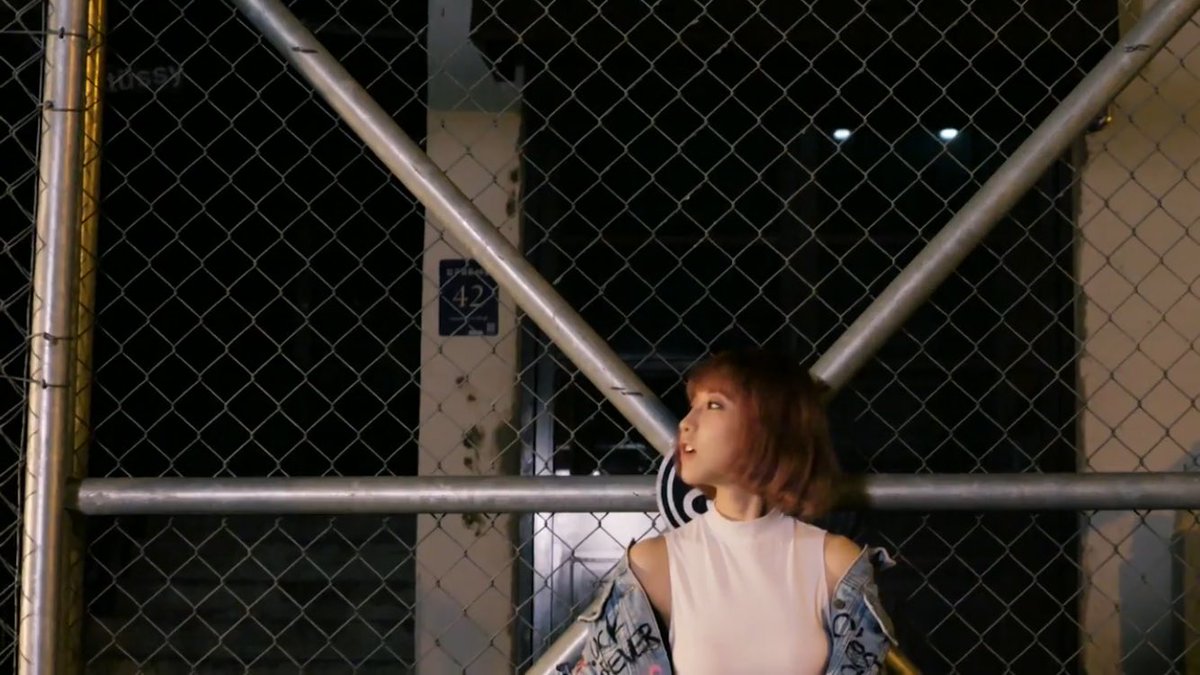 bulldokdaily's tweet photo. [CAPS] BULLDOK 어때요 OFFICIAL MV (2) https://t.co/FxHvLt50IJ