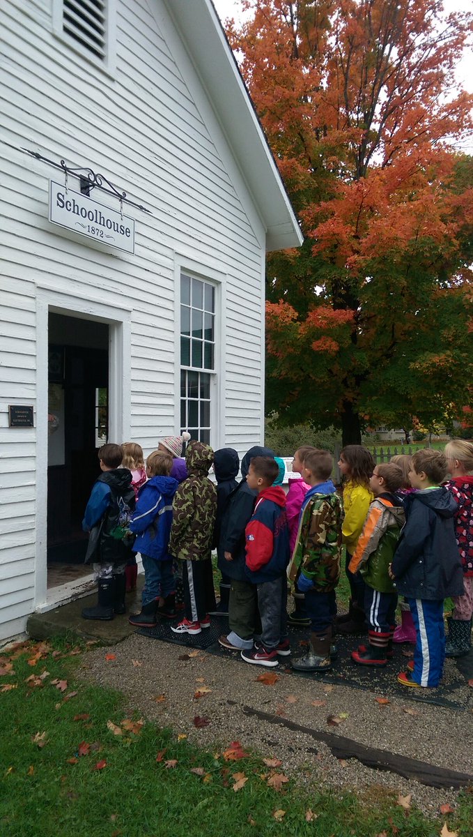 MrsAlbrecht1's tweet image. Going to school at Burton Century Village. #lifelongago