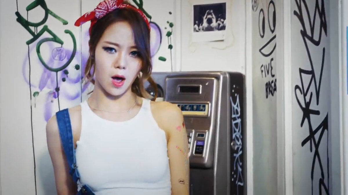 bulldokdaily's tweet photo. [CAPS] BULLDOK 어때요 OFFICIAL MV (3) https://t.co/wdjTUgorLZ