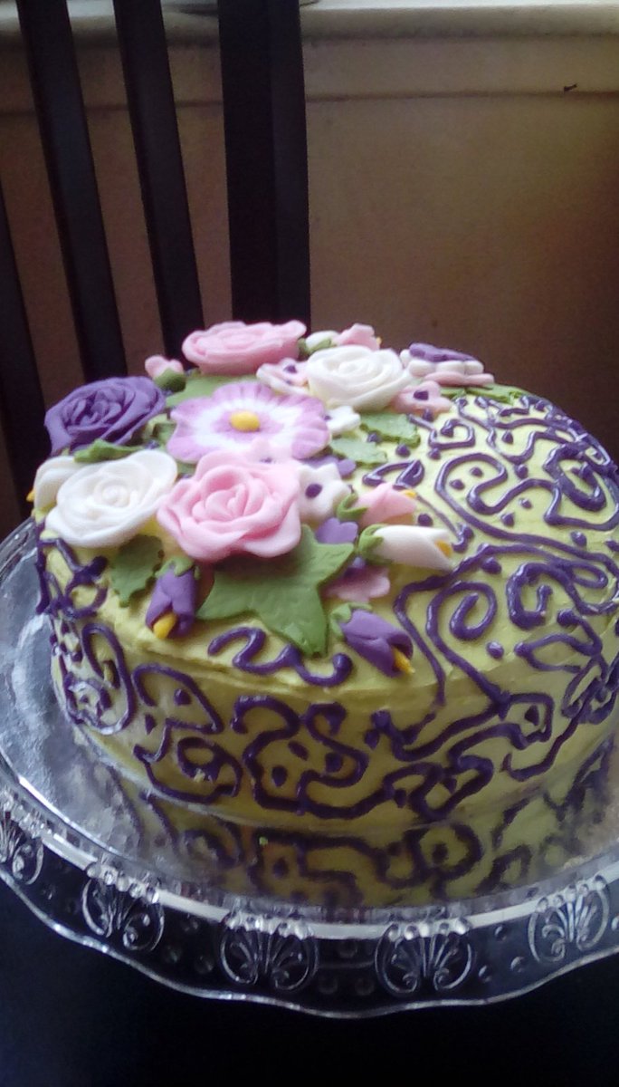 ElderParkBooks's tweet photo. My vegan cakes- purple passion. Blueberry infused purple cake with whole berry buttercream, finished with handmade fondant flora https://t.co/q9eydpxgHN