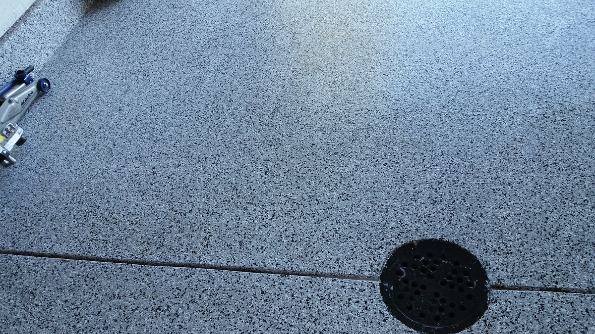 MonsterFloors's tweet photo. Would this stain your garage? Not mine---Getting ready for winter. https://t.co/0G2BfrxSAs