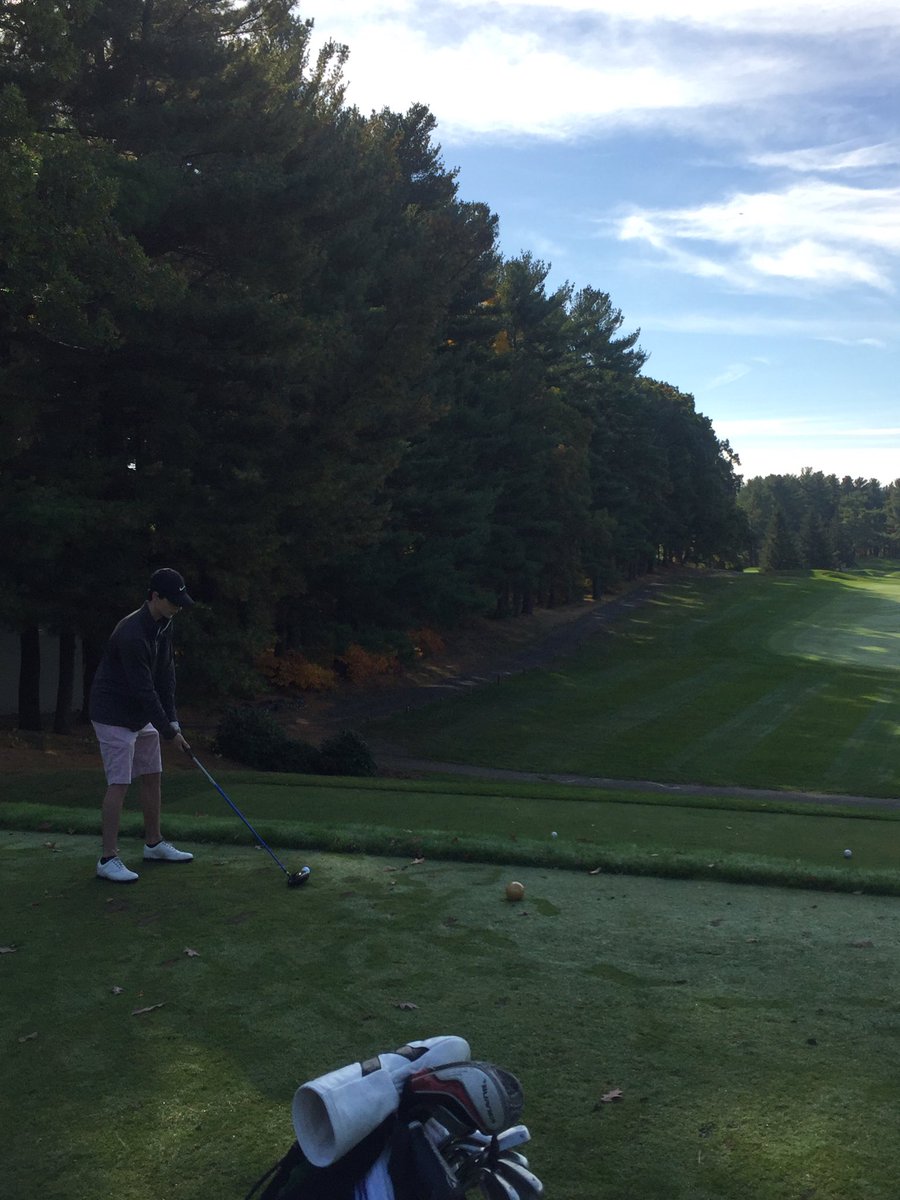 coachboydgolf's tweet photo. @bcampbell_8 leading us off at the Hockomock Golf Championships! Go low B!! https://t.co/jHVxfFTBb4