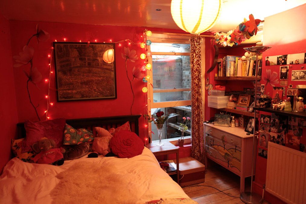 MuseumoftheHome's tweet photo. We're open 10-5 today - pop by to see our free #teenagebedrooms display + take a selfie in the #installation to tag + share with us! https://t.co/BdzDM0rwAJ