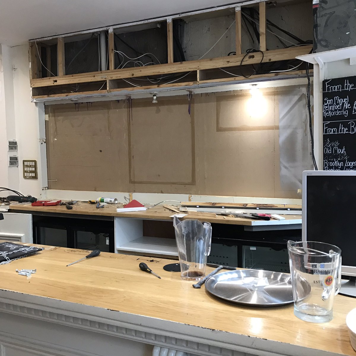 hoffidesign's tweet photo. Day 1 onsite at 16 High Street. This place is going to be one sweet looking #popup @parccentral #bardesign #interiordesign #cocktails https://t.co/Yf7Z1WJ1mX