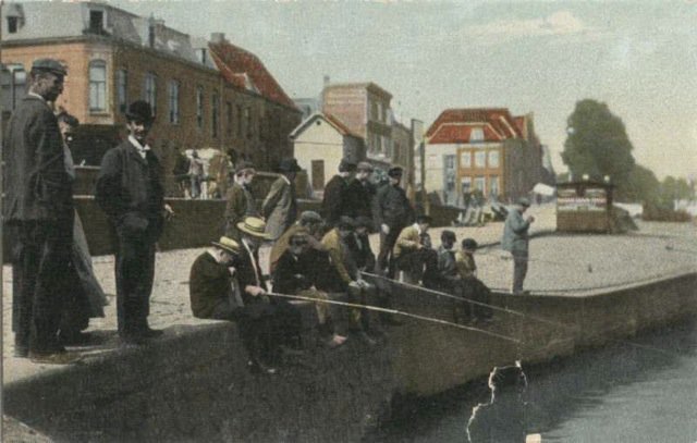 TBT De kade met in de verte het pand waar wij nu gevestigd zijn. #tbt #nijmegen #waal #restaurant