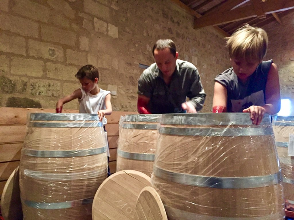 DecosterThibaut's tweet photo. Pigeage de nos vinifications intégrales en famille!!
Family pipeage for our vinifications intégrales!!
#ClosdesJacobins #pigeages #famille https://t.co/nL9PCiMdI1