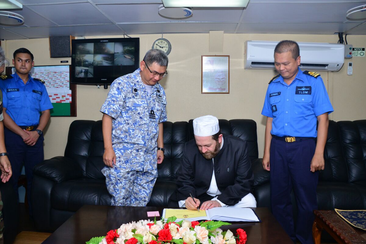 MPA_Barat's tweet photo. Lwtn &amp; Crmh olh Dr Syaikh Muhammad Yahya Al Ninowy-Pengarah Institut Madinah di KD SRI INDERA SAKTI @MarkasArmada https://t.co/1r0ouYnjxd