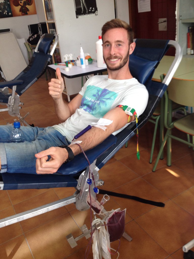 JaviFalcon28's tweet photo. Yo también soy donante de sangre #DonaSangre #EASDGC https://t.co/26jdA40IEg