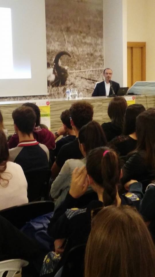 AlcaMaglie's tweet photo. Alluvioni e inondazioni nel #Salento leccese e a #Maglie: cause, rischi e prevenzione alla @SettimanaTerra dell' #AlcaMaglie per 160studenti https://t.co/6p9o9eKR2G