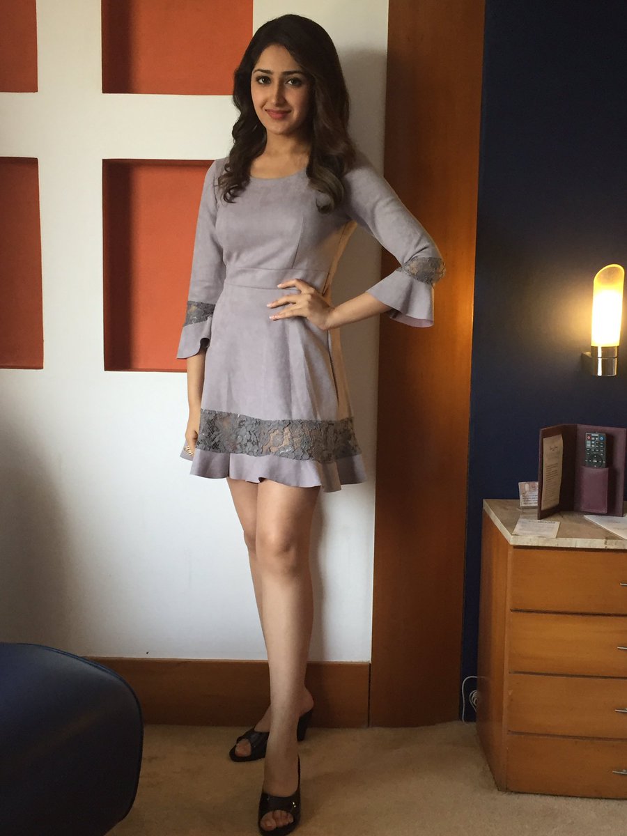 A Busy Month for the 19-Year-Old Flop Heroine!