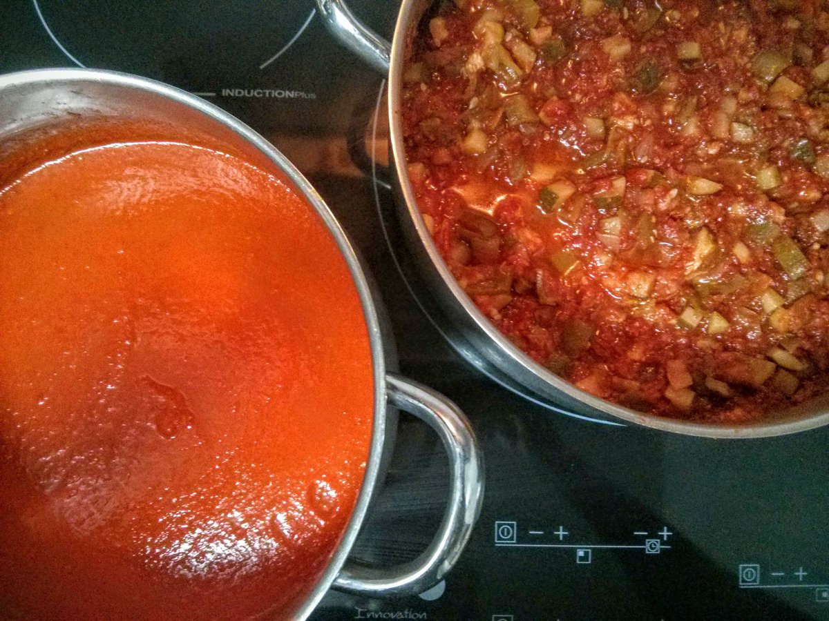 despensadelucia's tweet photo. #TomateFrito y #pisto #casero con los tomates de @BioTrailla 😍😍 Pide tu cesta ya y recógelo el #viernes en nuestra tienda! #HuertoBio https://t.co/sHvQtvJ7NV