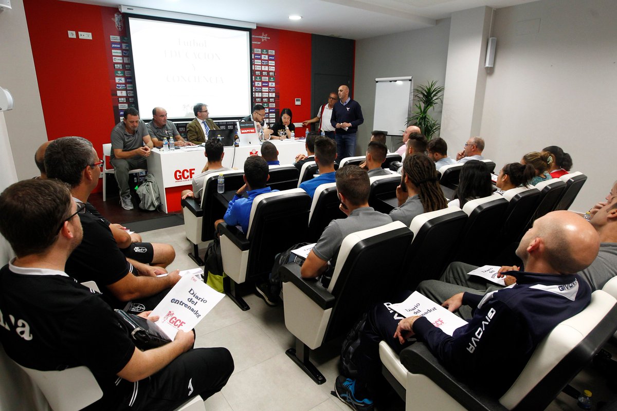 CanteraNazari's tweet photo. 📖 El fútbol base trabaja unido por un gran futuro ⚽💪
➡ https://t.co/Qi8KwuaF7l https://t.co/HzksWxNAFH