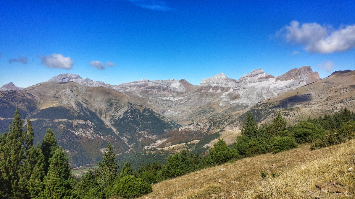 deperezmar's tweet photo. #Bisaurín #Garganta #Bozo #Aspe #Moleta ya sin apenas nieve. #Collarada aún mantiene algo de esta última nevada de sur @nevasport @infonieve https://t.co/9m4YjGJ5CR