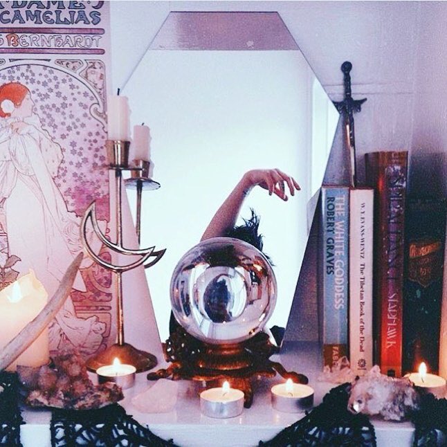 DeadRingerAU's tweet photo. Final hours! Website closing at midnight! 😭😭😭 Last chance to get yourself a DR coffin mirror. 💜⚰️🔮✨ https://t.co/szCs4zeKmn