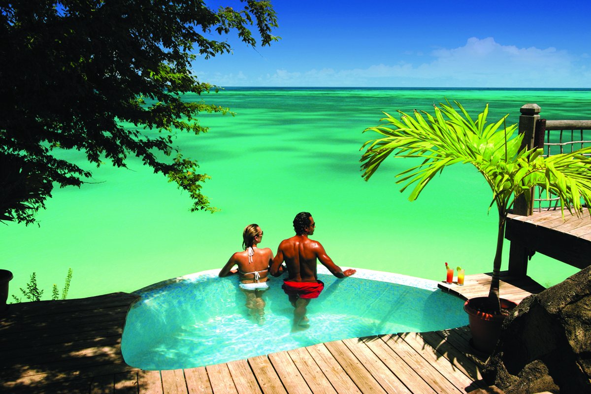 AdvantageHQ's tweet photo. Remember Advantage members - @flyjoel will be taking 8 of our members next year on an exclusive fam! #TravelTalkAdv #BooktoWin https://t.co/RV5pwgbB9S