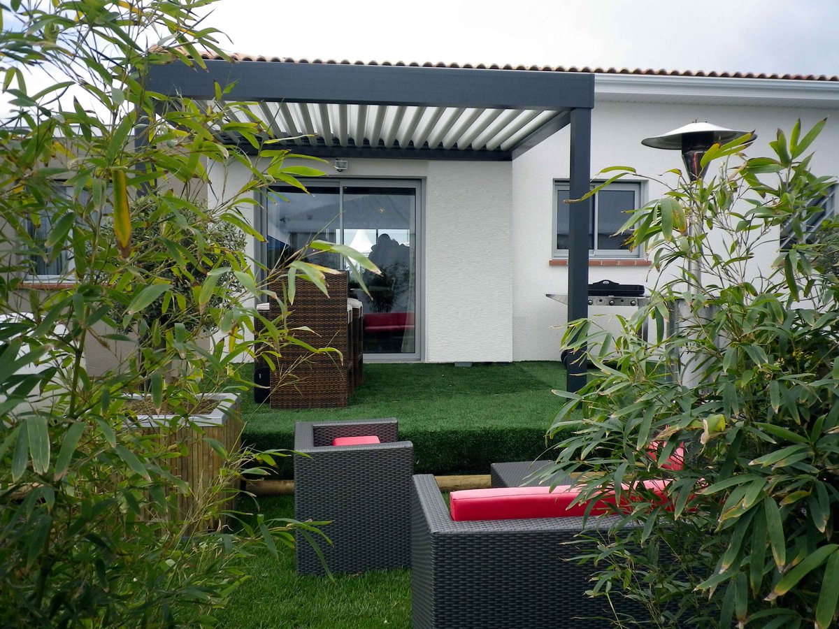 DesignConceptLs's tweet photo. Pergola à lames orientables Bio-Climatique - @DesignConceptLs
#DesignConceptLs #Pergola #BriseSoleil #AbriTerrasse #Tonnell #PergolaVegetale https://t.co/4p9Df5tz7R