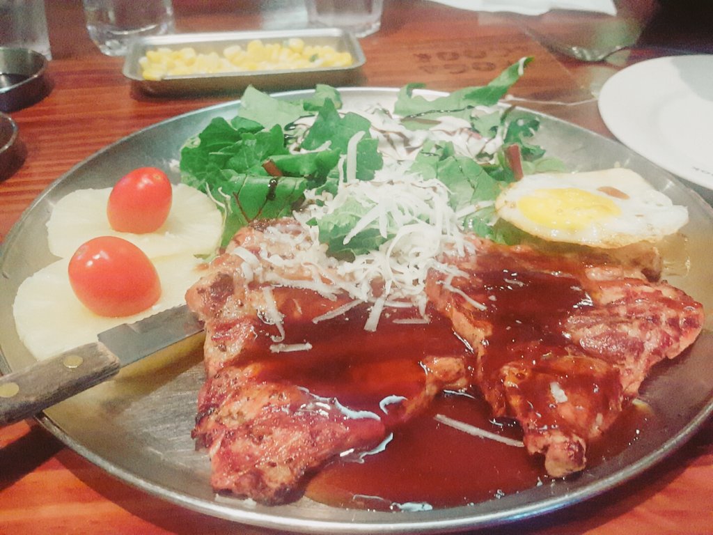 offclASTRO's tweet photo. 산하랑저는 맛있는거 먹으러와따요♡ 여러분들도 맛저하세요~ 
P.s 누가 산하머리좀..ㅎㅎ
#아스트로 #맛있게쬬 https://t.co/LxzCwRBaJl
