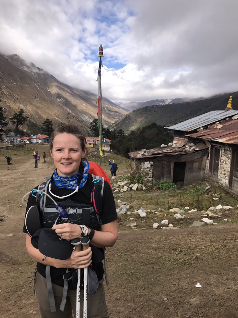 AndreaSiodmok's tweet photo. First glimpse of Everest in the cloud gap. https://t.co/apBkK0QDeF