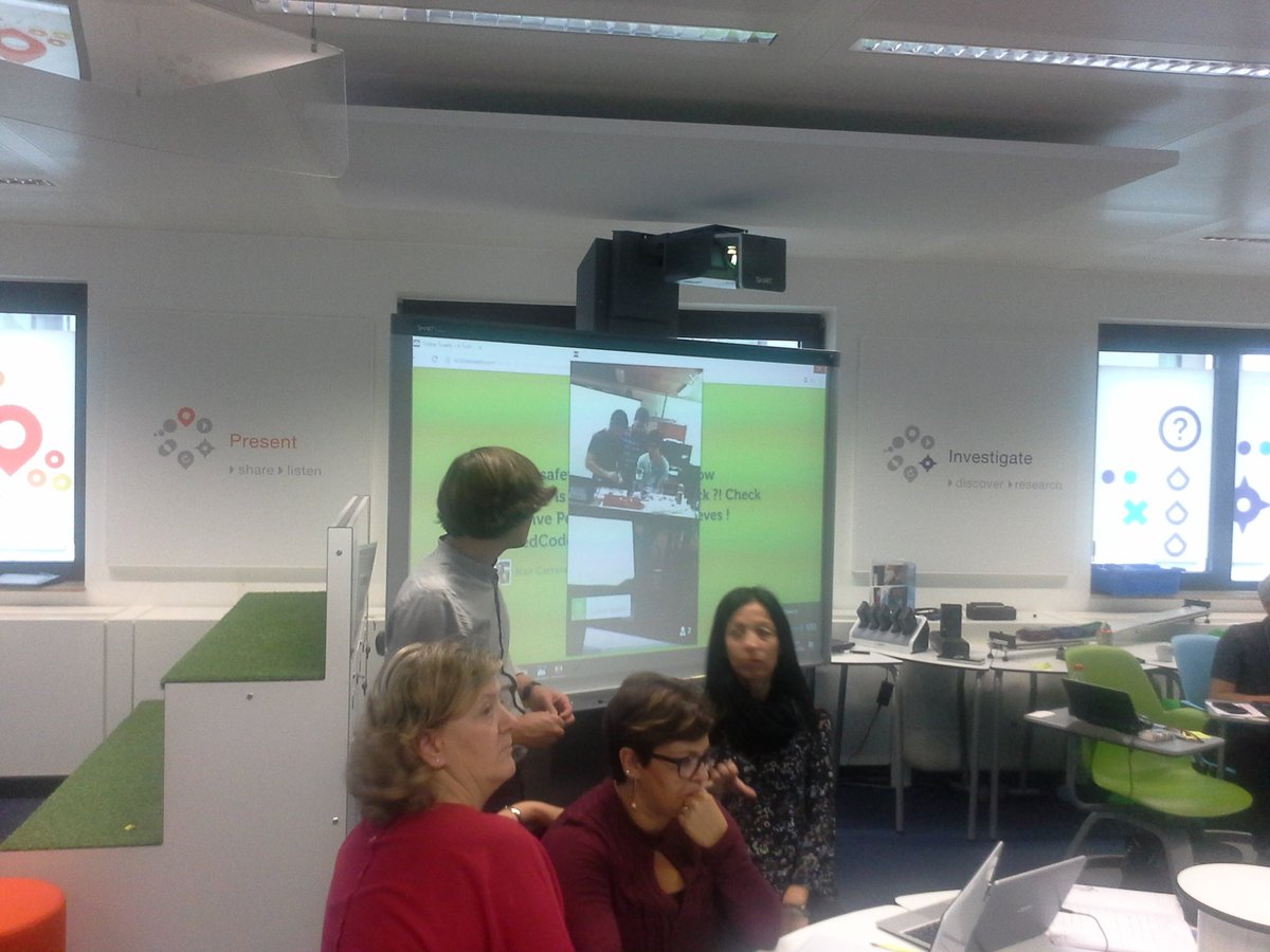 t_recheva's tweet image. Great atmosphere and a room full of ideas! #handsonhack happening now in #FCL_EU and online. Follow progress in #Periscope