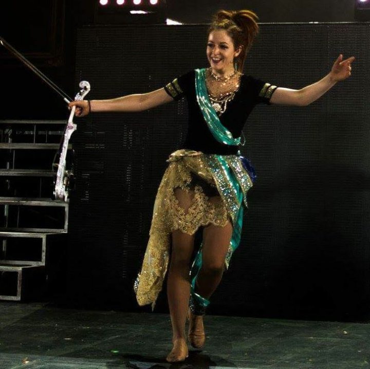 LindseyStompMe's tweet photo. @LindseyStirling wearing Kebaya hahaha https://t.co/xo9Y4T3SDJ