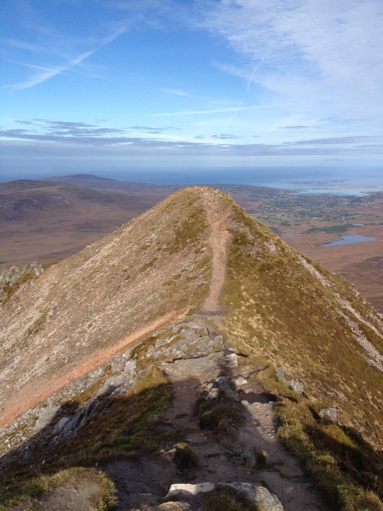 CuriousMatt's tweet photo. On the summit of Errigal as I tweet. Couldn't have picked a better day. https://t.co/cqZxN56BtZ