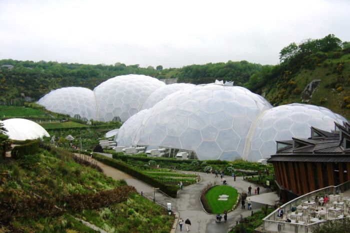 Inside 12 of the world's coolest glasshouses ow.ly/UxFY305mwf1