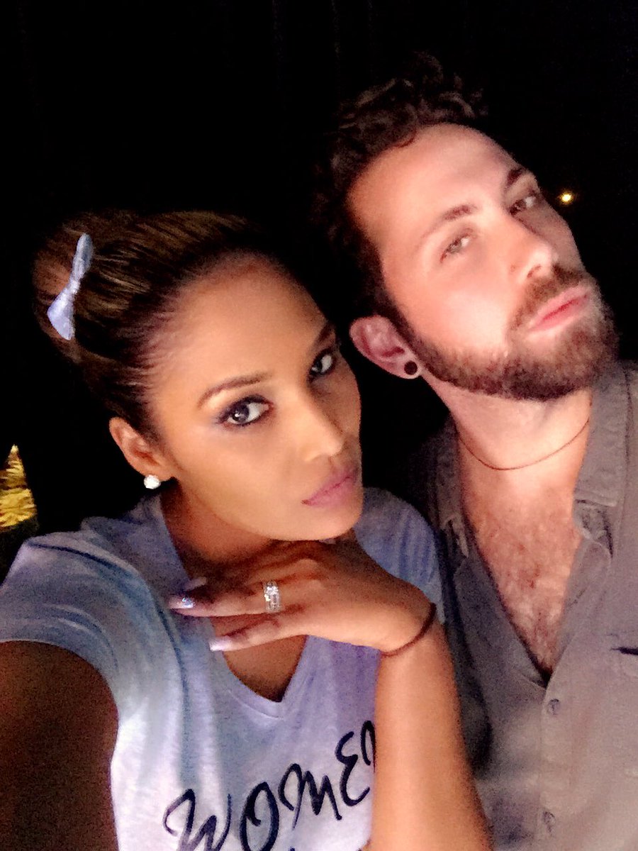levinialea's tweet photo. Just  #catwalkselfies #vogueselfies #day5 #mrssa2016 #mrssatop25 #rehearsals @itsawakeworld @MrsSAPageant https://t.co/5hGVZeX4eb