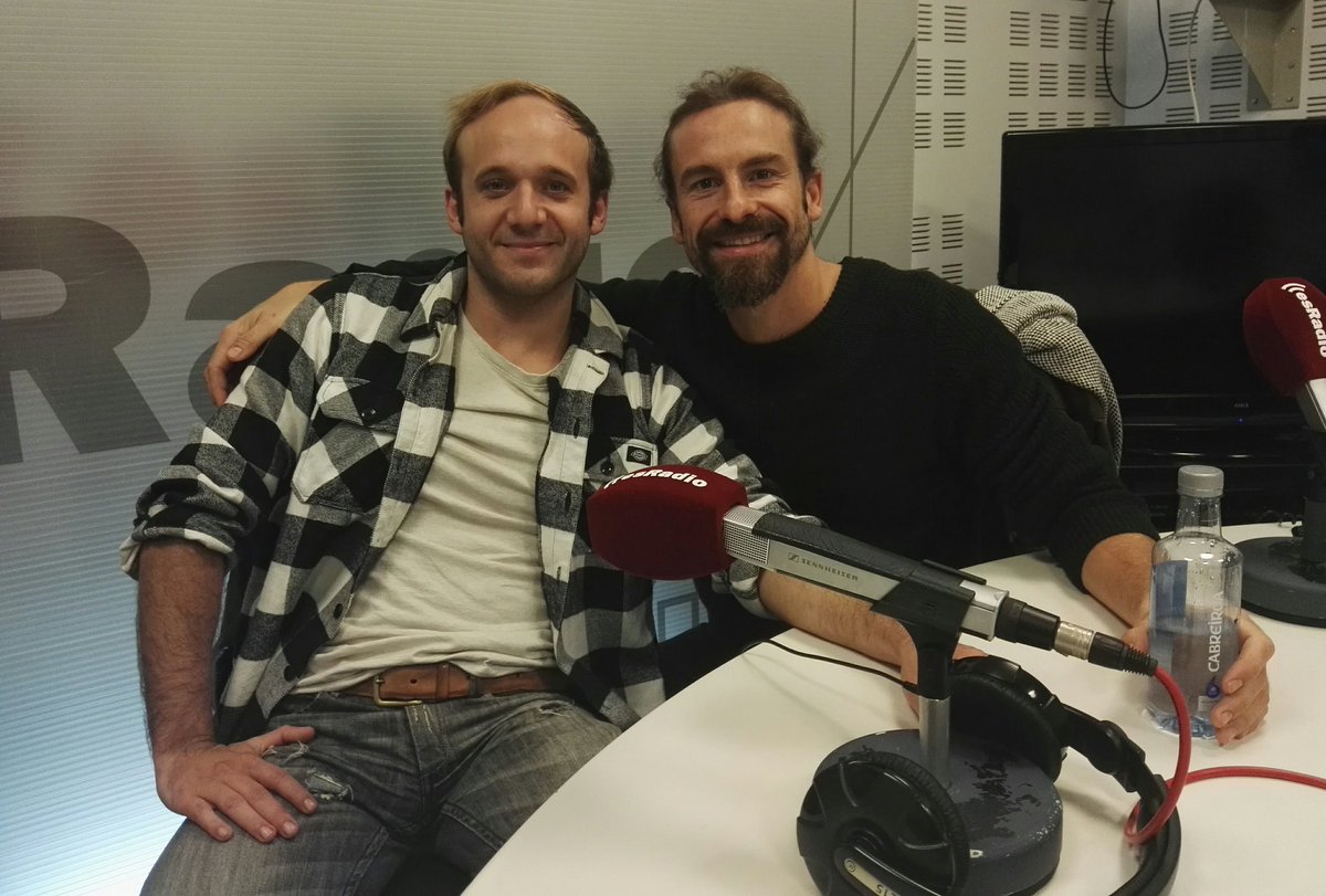 yesicasc's tweet photo. Carlos Martos y @AgusRuiz_Web hablando de #EscuadraHaciaLaMuerte (@centrodramatico @dmbcomunica) en @esdehistorias @esradio. #Grandes!! ;) https://t.co/bcVWhIv79l
