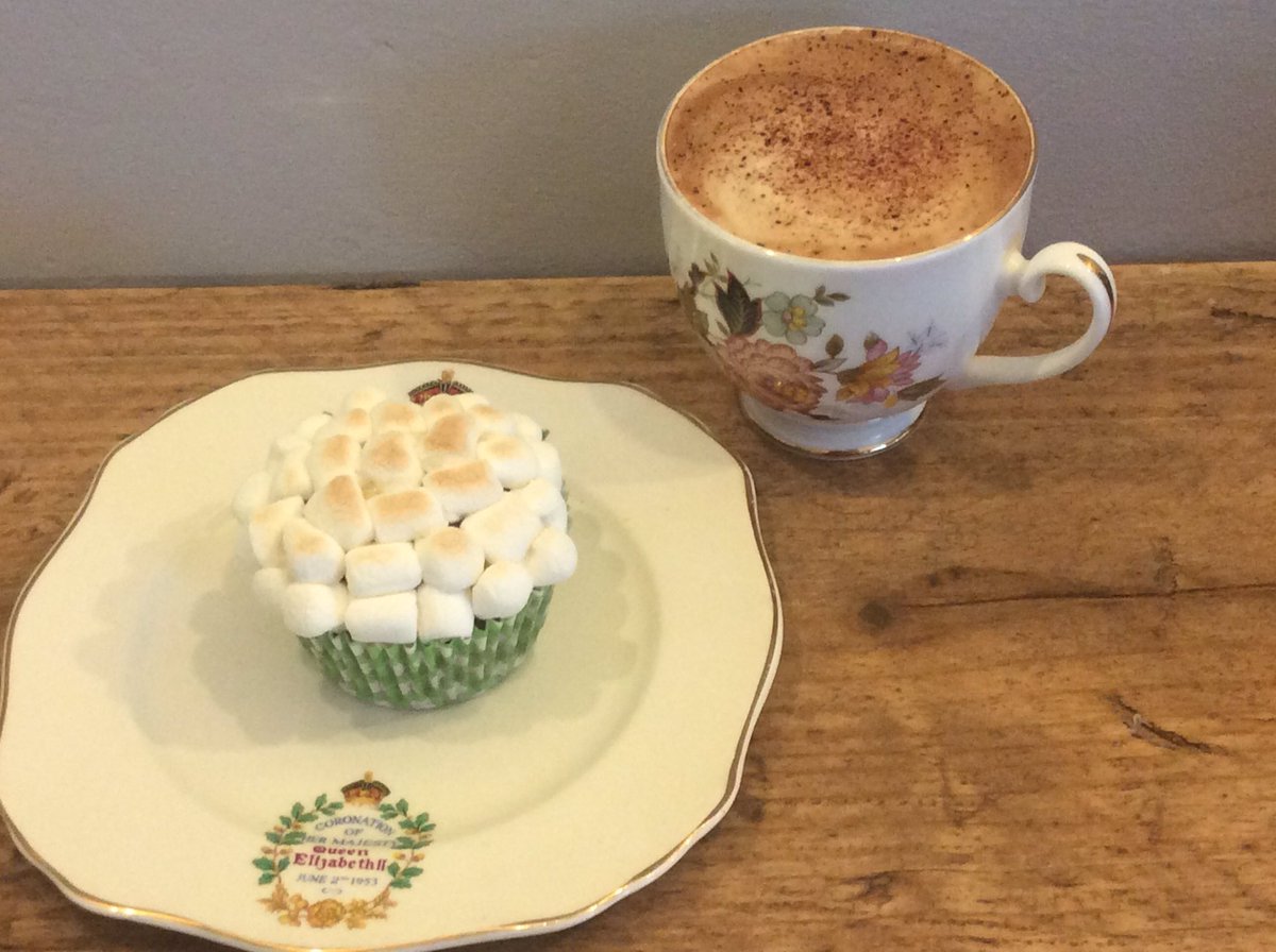 crouchst_bakes's tweet photo. S'more than a cupcake #crouchstbakes https://t.co/NYMxzJC8B0