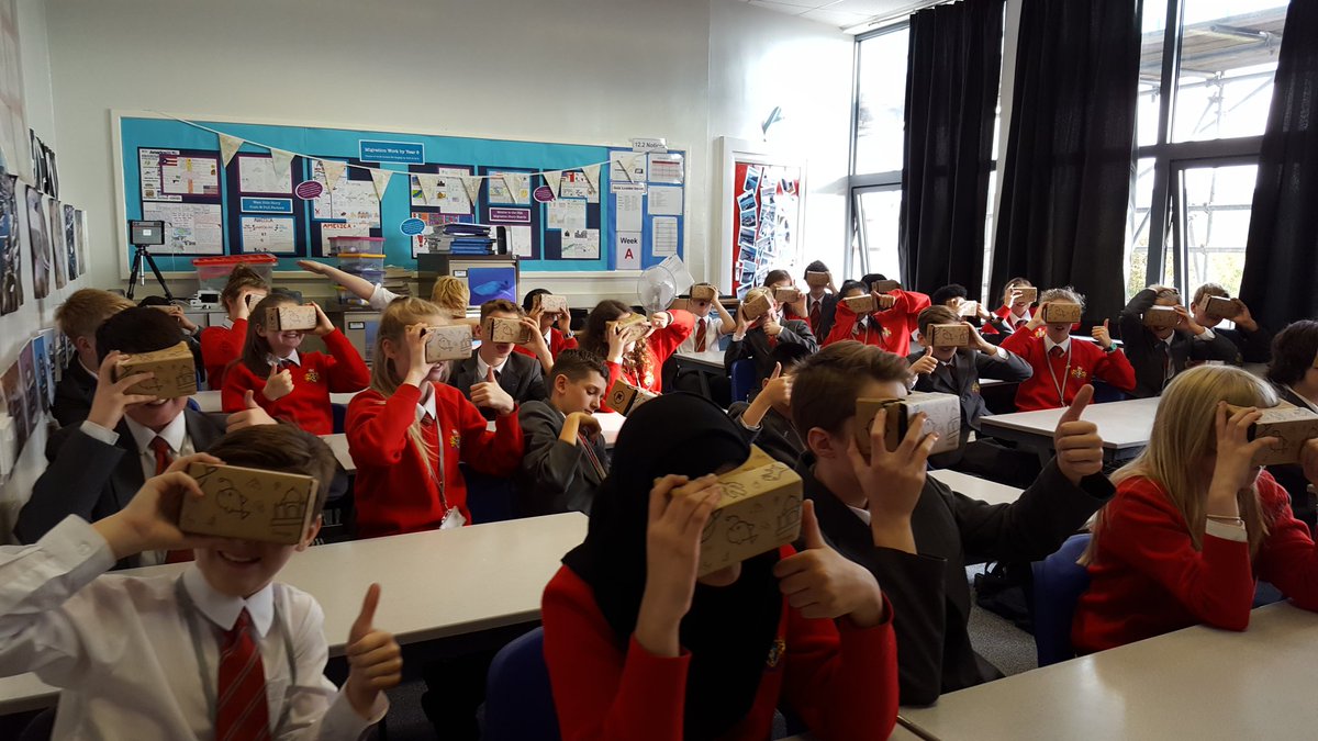 Hannahwelch02's tweet photo. Yr9 enjoying their Cardboard VR!
#GoogleForEdu #GoogleExperience https://t.co/lIYgAFizru
