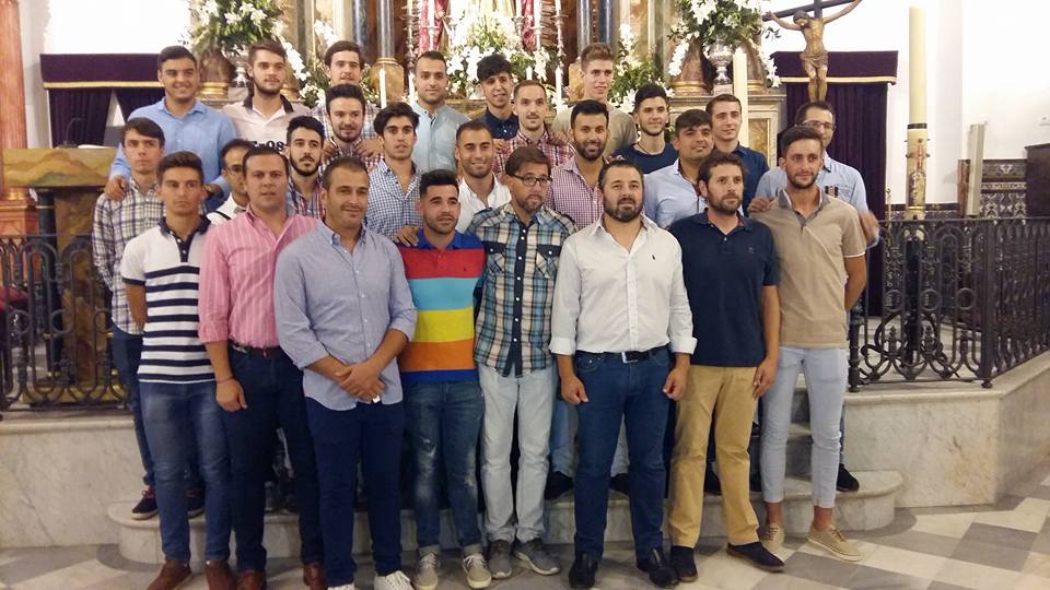 Fútbol | El @CDCantarrana realizó en el día de ayer una ofrenda floral a la Virgen de la <a href="/GranadaPuebla/">Granada Coronada</a> Coronada #LaPueblahoy