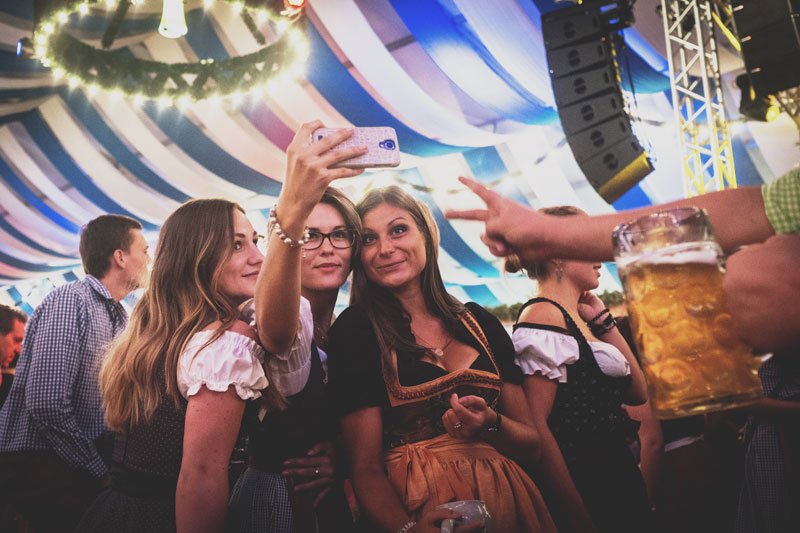 thehillmag's tweet photo. 5 #thinstodo this #weekend:
#BjorkDigital
#BillWyman @proudgalleries
@hoxtoberfest
#MADElondon
#TwitsDinner
>>> https://t.co/nNBx5Hzb1M https://t.co/AjsyqDLP3J