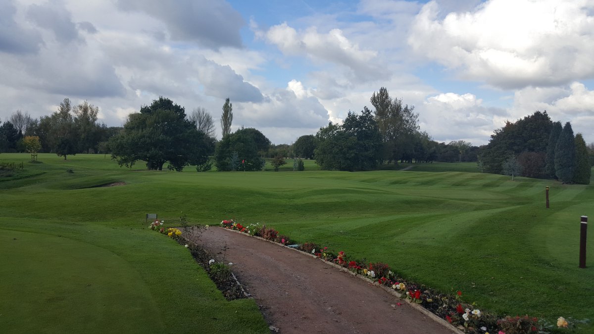 mshbuzz's tweet image. @mshbuzz @dentongolfclub Another nice Autumn day here at Denton Golf Club , the greens are Fantastic!! Come and give them a try #classcourse
