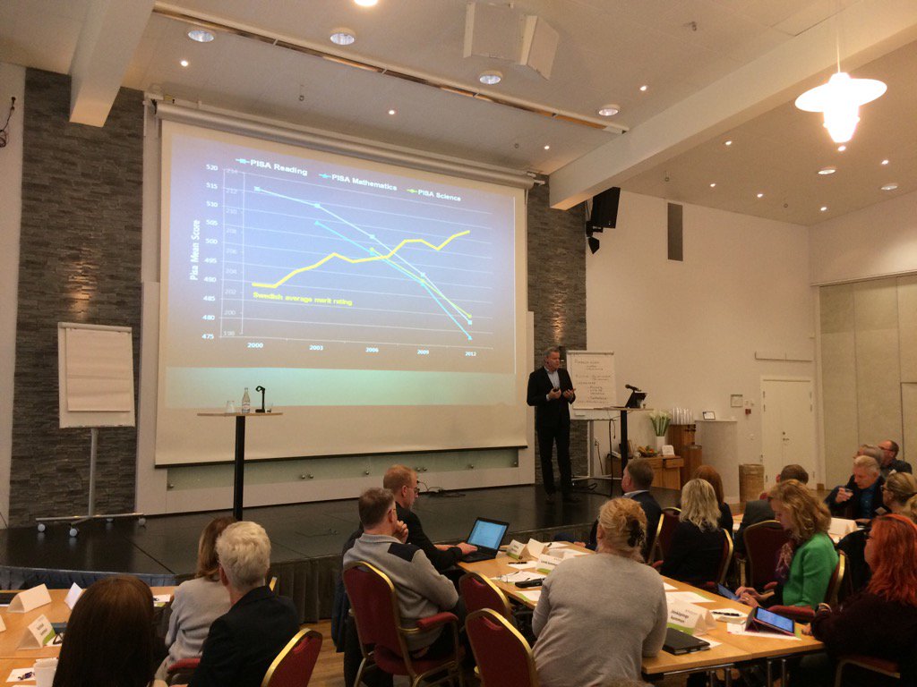 EElingfors's tweet photo. Växjö är värd för 16 kommuners konferens i Sthlm med bl.a. SKL, Skolverket. Här inleder Per-Arne Andersson https://t.co/nBPLItmNA5