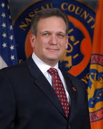 DominicTV's tweet photo. Nassau County Executive Ed Mangano HAS BEEN ARRESTED this morning in corruption probe. @FiOS1NewsLHV @FiOS1News_LI #edmangano #nassaucounty https://t.co/hCTO4ACCGm