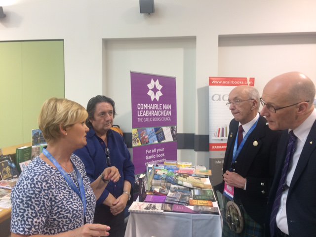 LeughLeabhar's tweet photo. Iain Swinney a' toirt sùil air leabhraichean #Gàidhlig aig a' Mhòd / John Swinney browsing some #Gaelic books at #Mod2016 @NationalMod https://t.co/JA6tp5uuKW
