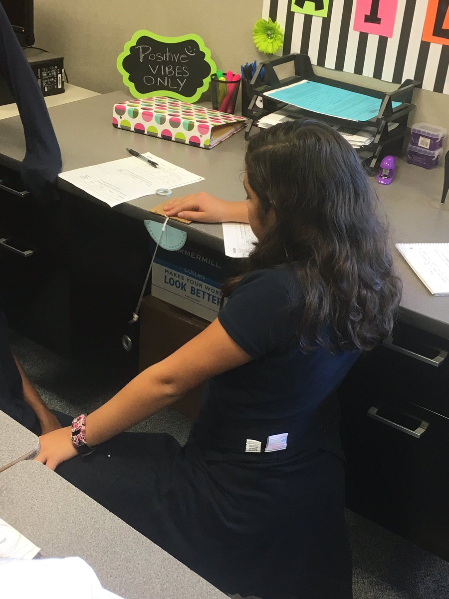 DanielsClass's tweet photo. Students in action! #pendulumlab #variables #aliefscience #science #alief #danielsclass https://t.co/tifNn5jZ1I