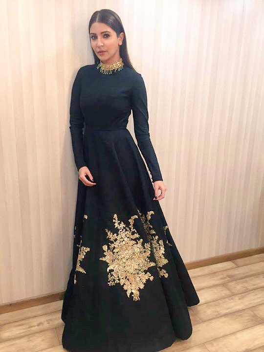 aditi_mehrotra1's tweet photo. @AnushkaSharma with a classy touch reminds us of #audreyhepburn by redefining the 'L' in LBD as 'long'β€οΈ
#equallygood @sabya_mukherjee https://t.co/GSeK9ZsntR