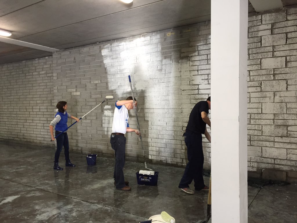 LouiseBuckleyI's tweet image. Teams from the Ireland COE hard at work for @SVP_Ireland today #eos2gether #emcgivesback