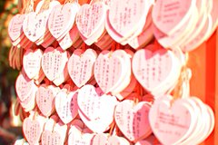 ハートの絵馬に願いをこめて 愛知の 三光稲荷神社 Icotto イコット