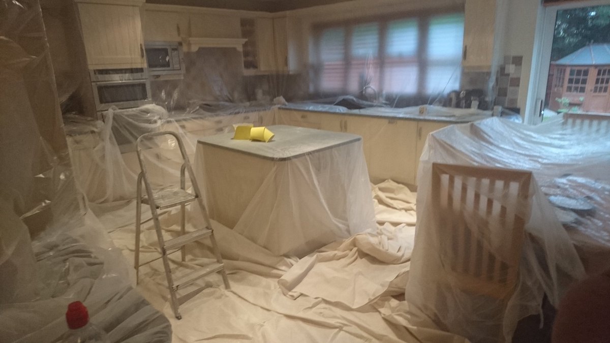 camberley_dec's tweet photo. When a customer asks if I'll be putting a sheet down, and I'm like.. 😁 #camberleydecorator https://t.co/dY76AGCIzU