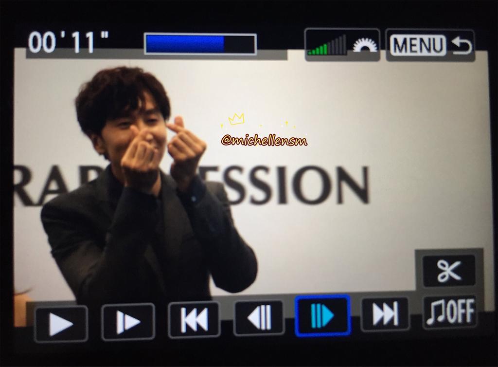 LKSWORLDWIDE's tweet photo. 161020 Shilla Duty Free's Fansigning Event in SG - #LeeKwangSoo giving a lots love to you💖💕 #이광수  (CR @Michellensm) https://t.co/1hXBZ8VcNX