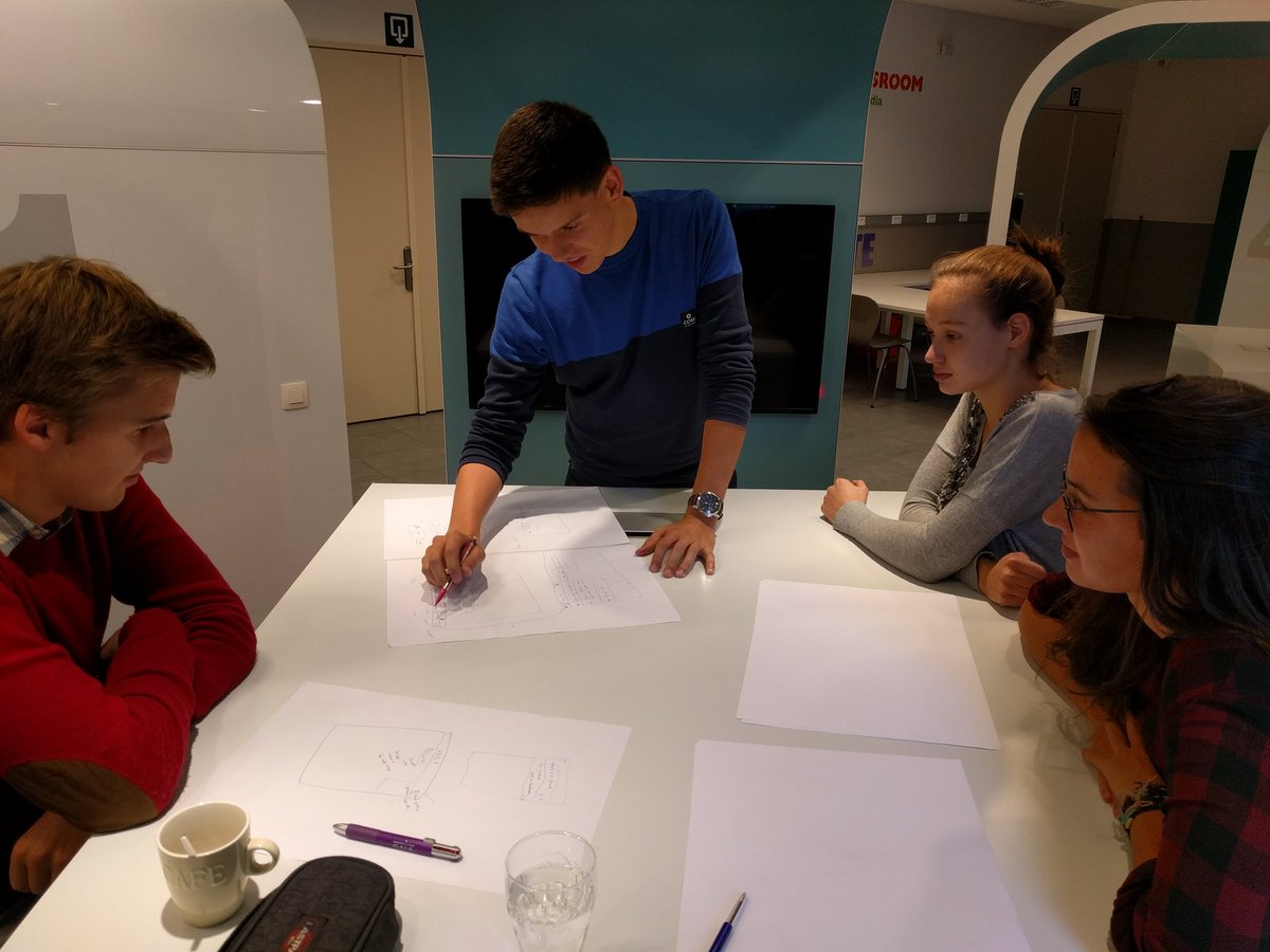 Joos_VC's tweet image. We&apos;re getting there... #wireframingishard. #handsonhack