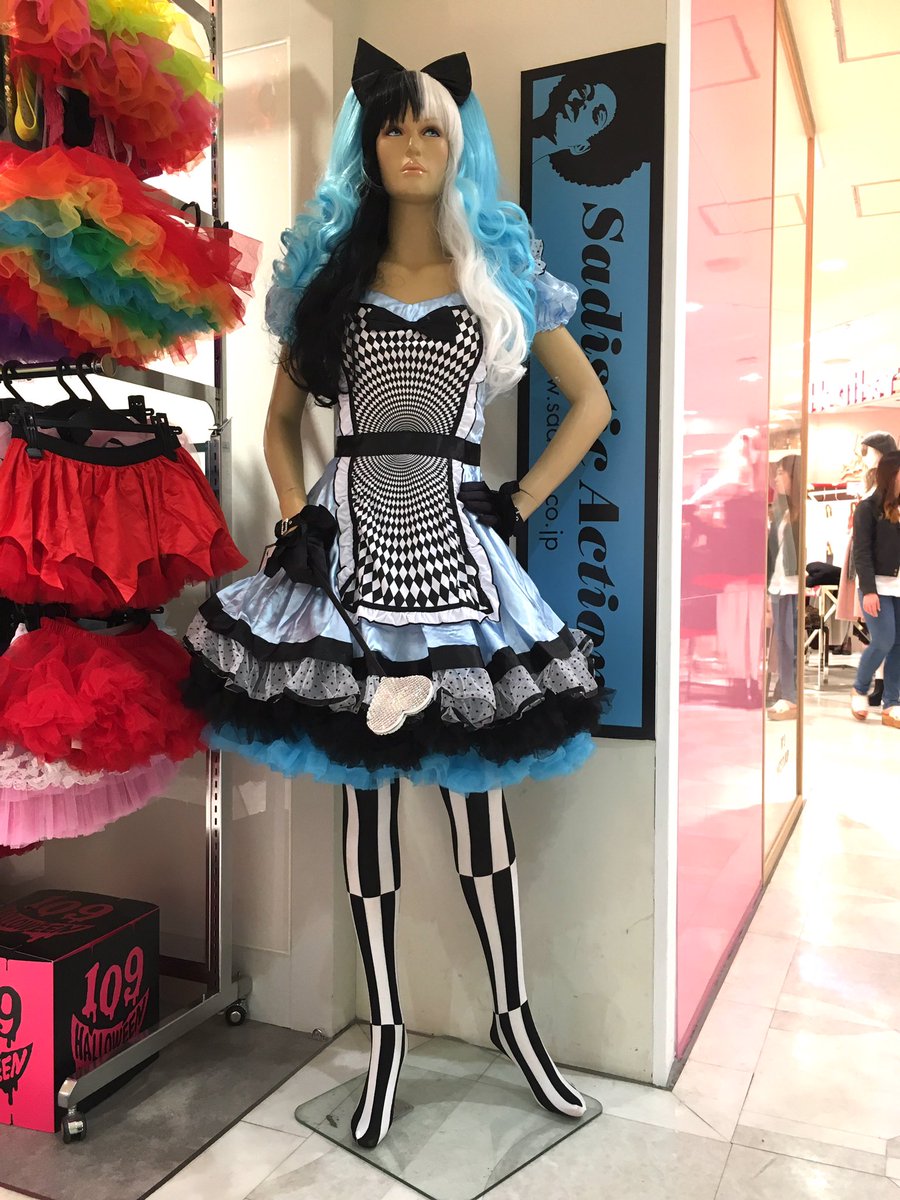 Sadistic109's tweet photo. Sadistic Action pop-up store SHIBUYA109店の新しいディスプレイです💙#legavnue の新作の #ア���スコスチューム をメインにコーディネートしました🌟#アリスコス#alicecostume#SHIBUYA109 https://t.co/Sr7fIPEO0s