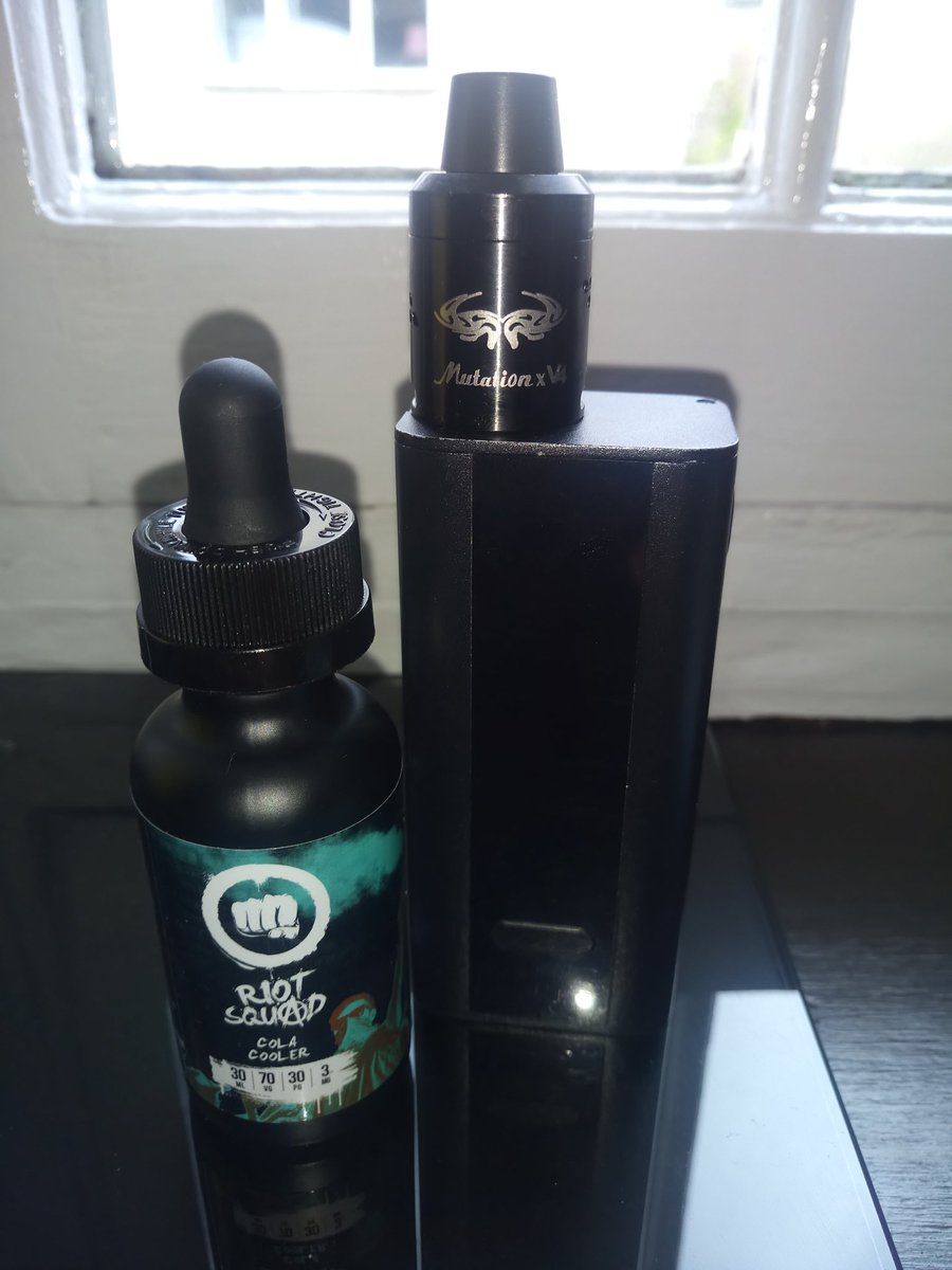 Great #eliquid RIOTSQUAD 70/30 cola cooler  Great flavour great, vapor production taste like haribo cola bottles 9/10 #vapefam #vape #cola