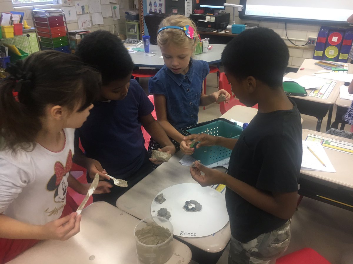 MsTaggartsClass's tweet photo. We are #materialsengineers. We mixed mortar and are building a wall to protect a garden. @EiE_org #STEM #STEAM #pbl @STEMGeorgia https://t.co/k3Ue2Vk9Q3