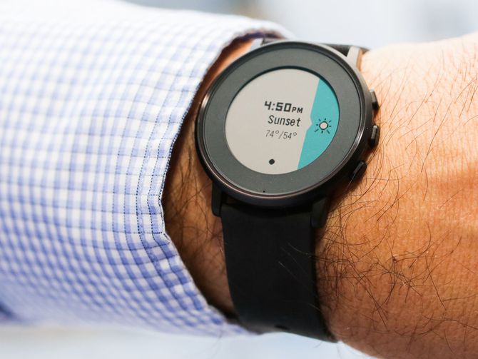 CNET's tweet photo. 8 things every Pebble Time user should know https://t.co/1Wqcl1G2cg https://t.co/miblneMgUB